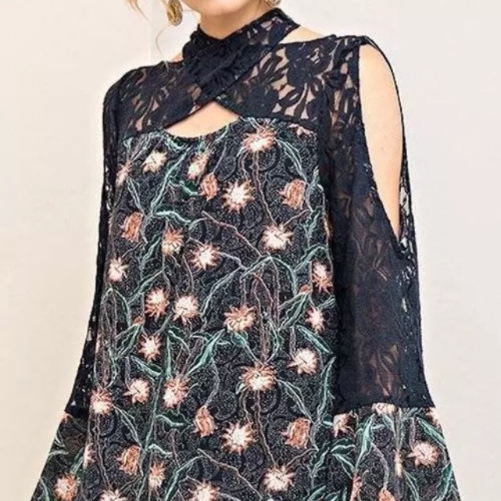 Entro Open Shoulder Dress Lace Small